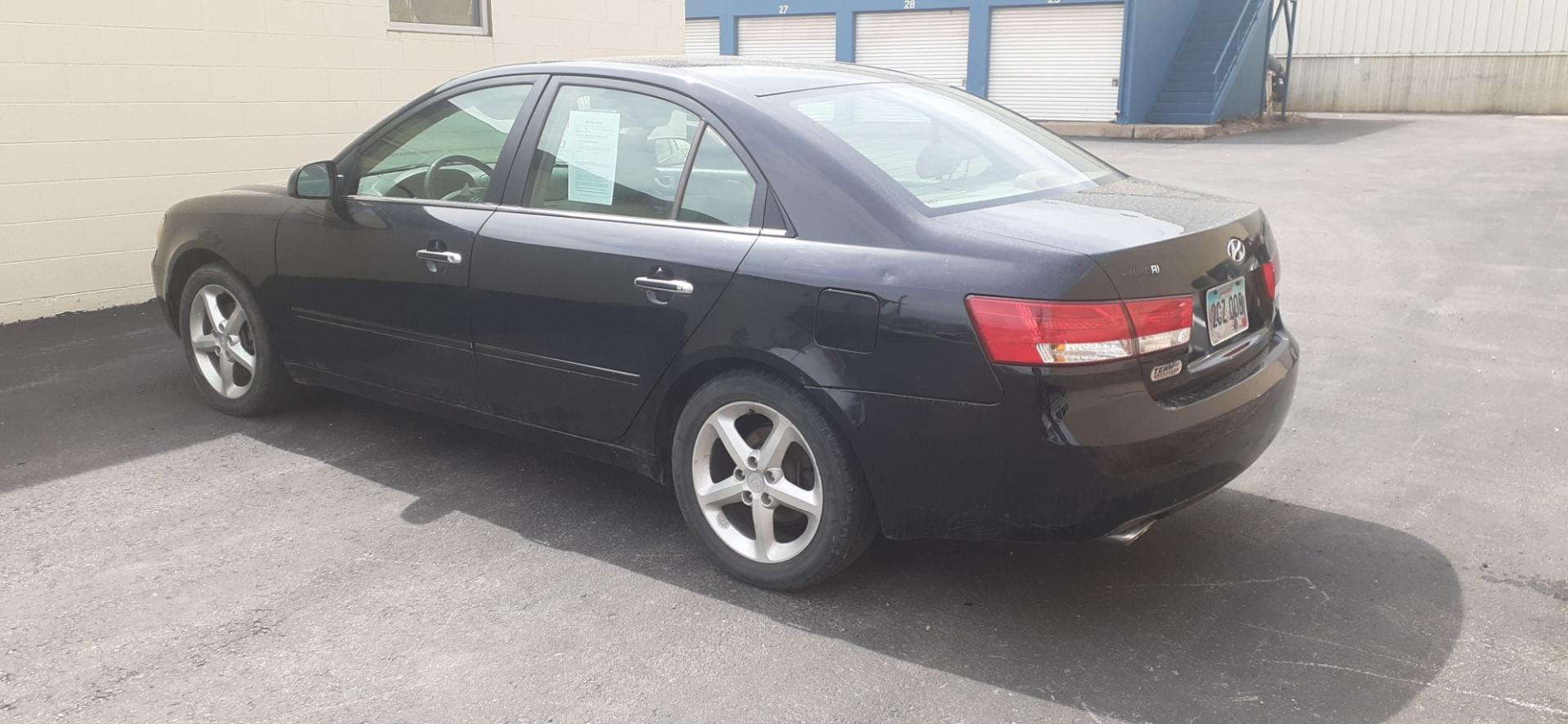 2006 Hyundai Sonata GLS (5NPEU46F56H) with an 3.3L V6 DOHC 24V engine, located at 2015 Cambell Street, Rapid City, SD, 57701, (605) 342-8326, 44.066433, -103.191772 - Photo#2